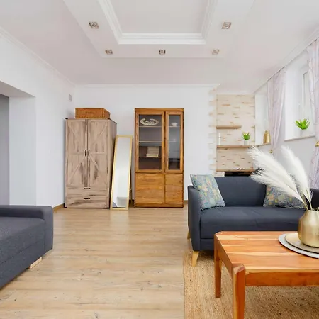 In Near Old Town Market Square By Renters *